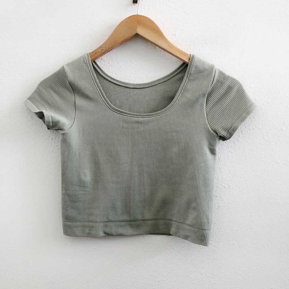 ATHLETA Ribbed Seamless Short Sleeves Crop Top No Size Tag Check‎ Measurements